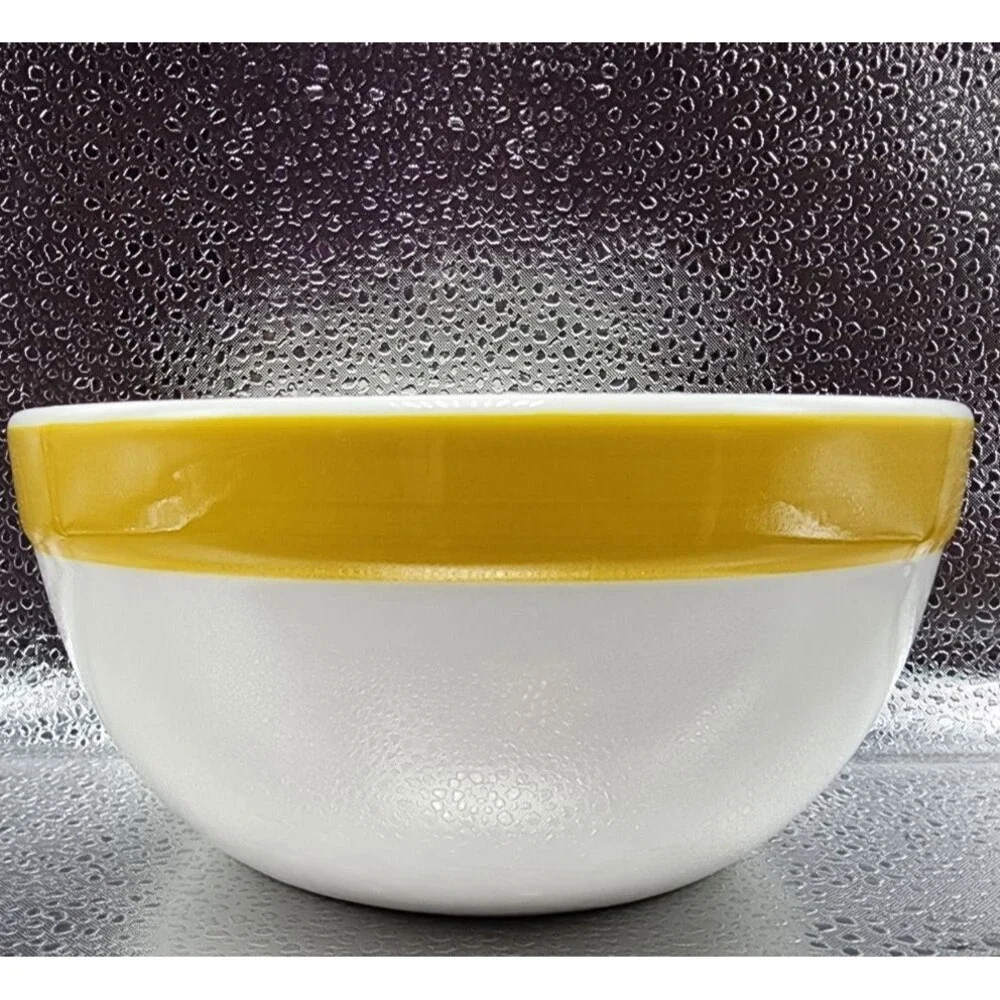 Williams-Sonoma Breakfast Bowl Soup/Cereal/Salad Yellow Rim